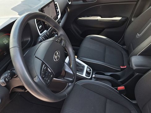 Used 2024 Hyundai Venue Limited FWD image 10