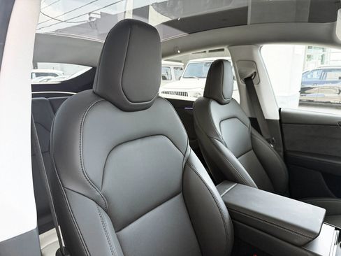 Used 2026 Tesla Model Y 2WD image 30