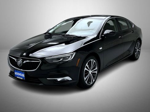 Used 2018 Buick Regal Essence w/ Driver Confidence Package #1 image 1