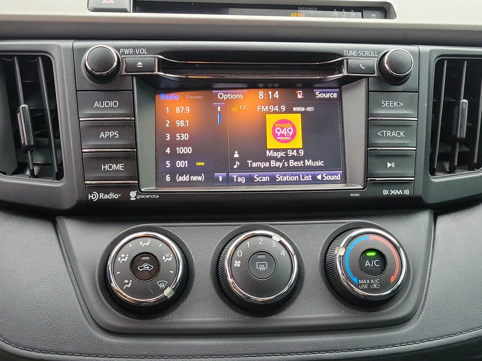 Used 2018 Toyota RAV4 LE FWD image 23