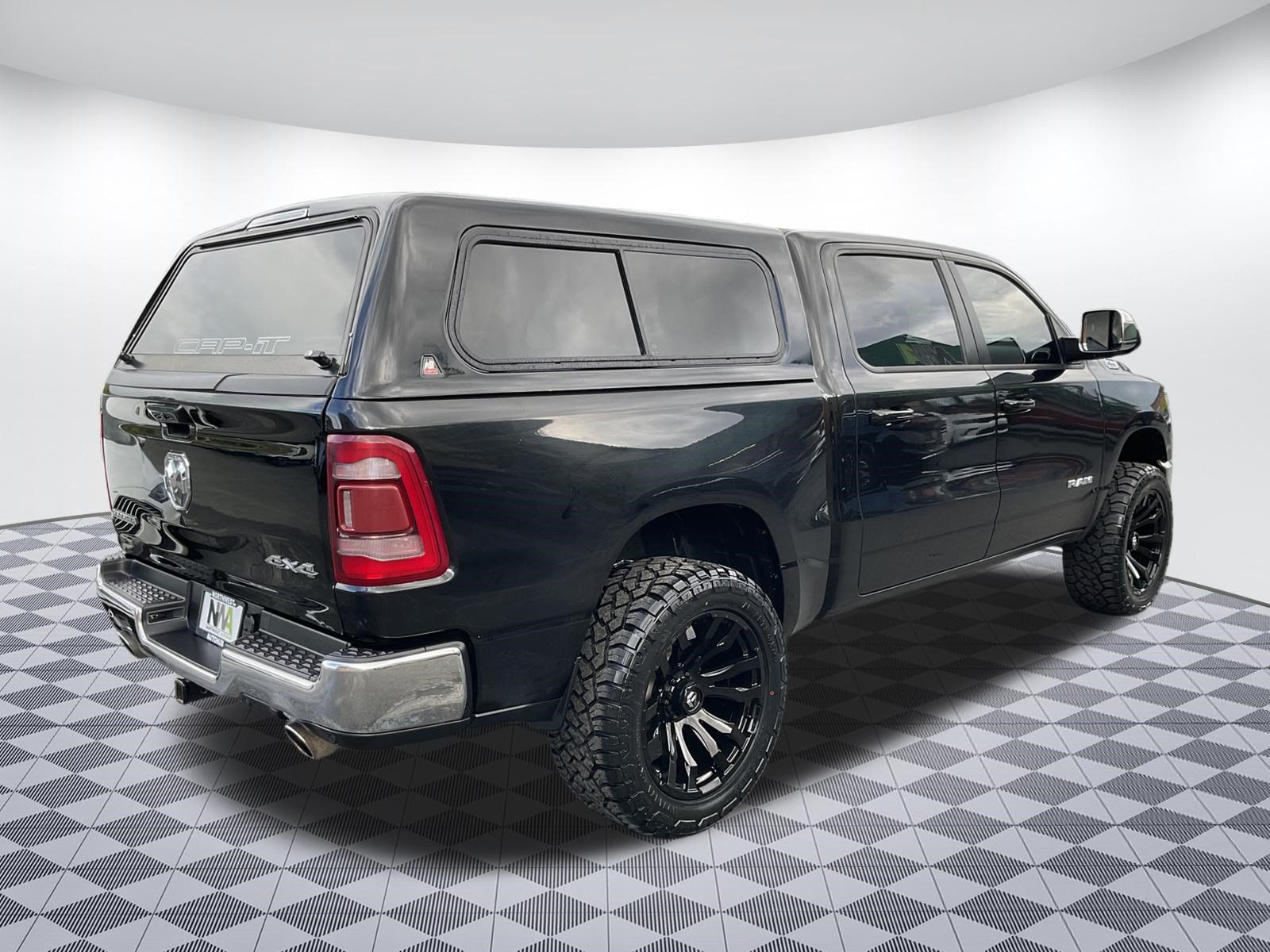 Used 2023 RAM 1500 Laramie AWD/4WD image 3