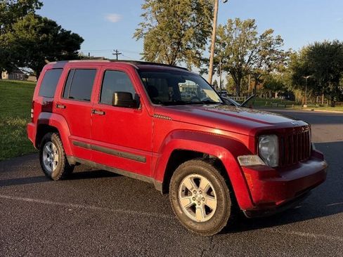 Used 2010 Jeep Liberty Sport w/ Popular Equipment Group AWD/4WD image 9