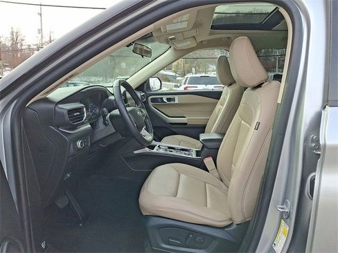 Certified 2021 Ford Explorer XLT w/ Equipment Group 202A image 11