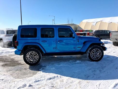 Used 2022 Jeep Wrangler Unlimited Sahara image 9