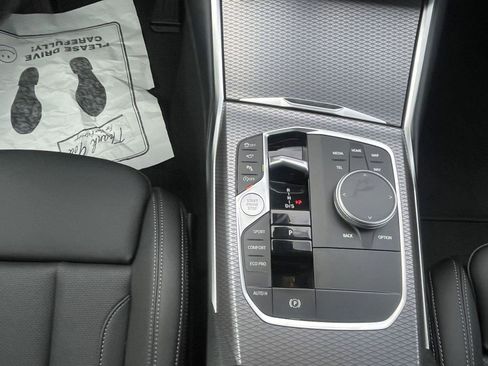 Used 2025 BMW 330i Sedan w/ Premium Package image 22