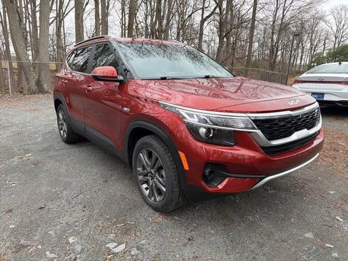 Used 2023 Kia Seltos S image 2