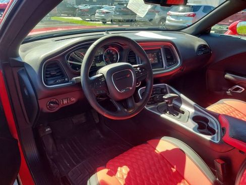 Used 2016 Dodge Challenger SXT image 18