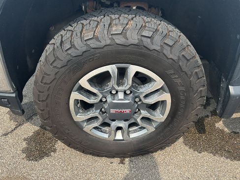 Used 2022 GMC Sierra 2500 SLE w/ SLE Convenience Package AWD/4WD image 9