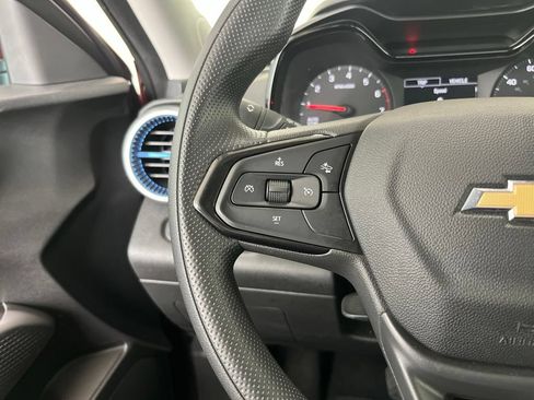 Used 2024 Chevrolet Trax LS w/ LS Convenience Package FWD image 6
