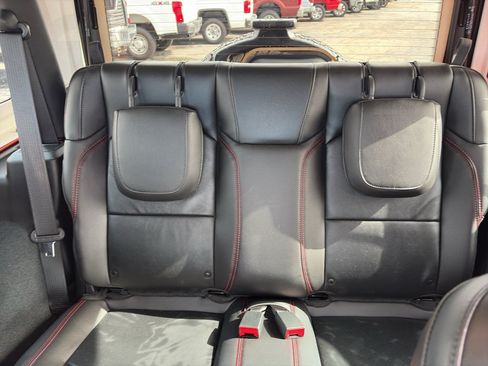 Used 2023 Jeep Wrangler Rubicon w/ LED Lighting Group AWD/4WD image 19