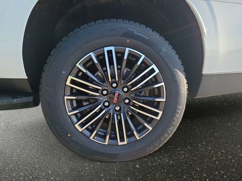 Used 2025 GMC Yukon XL Elevation AWD/4WD image 34