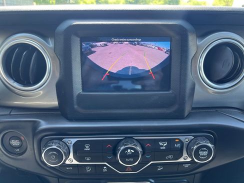 Used 2019 Jeep Wrangler Unlimited Sahara image 22