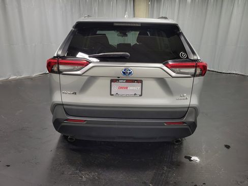 Used 2021 Toyota RAV4 LE image 7