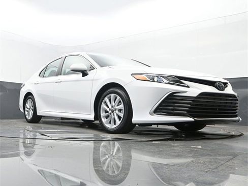 Used 2024 Toyota Camry LE image 25