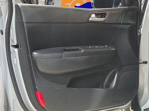 Used 2019 Kia Sportage LX image 16