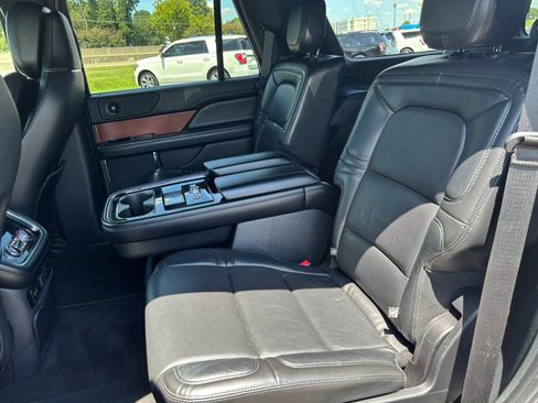Used 2020 Lincoln Navigator Reserve RWD image 14
