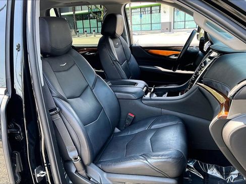 Used 2019 Cadillac Escalade Premium Luxury RWD image 9