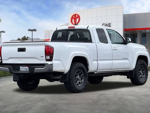 Certified 2018 Toyota Tacoma SR5 image 5