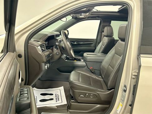 Used 2023 GMC Yukon Denali image 9