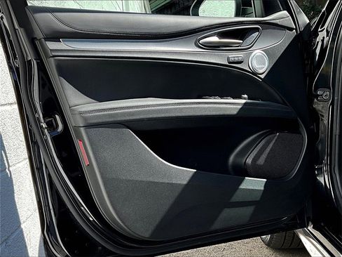 Used 2024 Alfa Romeo Stelvio Ti image 28