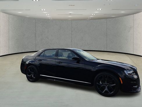 Used 2022 Chrysler 300 Touring L w/ Popular Equipment Group image 3