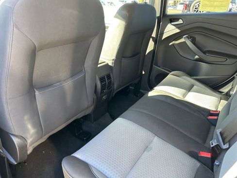 Used 2017 Ford Escape SE image 12