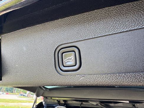Used 2014 Chevrolet Suburban LT w/ Luxury Package RWD image 18