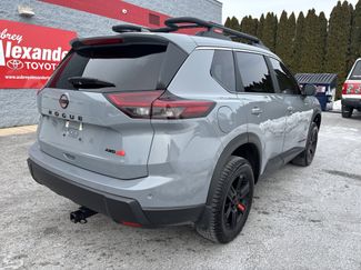 Used 2025 Nissan Rogue SV video 3