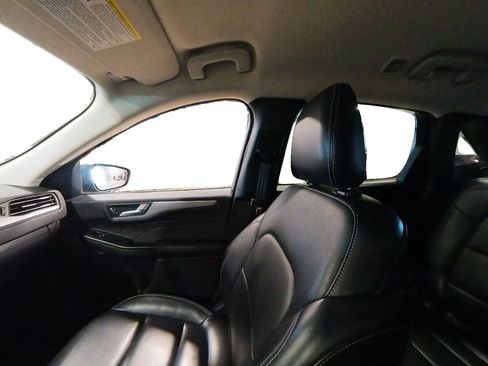 Used 2024 Ford Escape Platinum AWD/4WD image 43