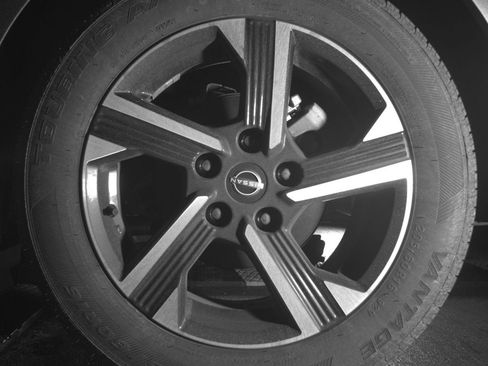 Used 2025 Nissan Sentra SV FWD image 11