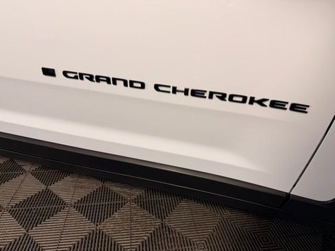 Certified 2023 Jeep Grand Cherokee L Limited w/ Black Appearance Package image 11