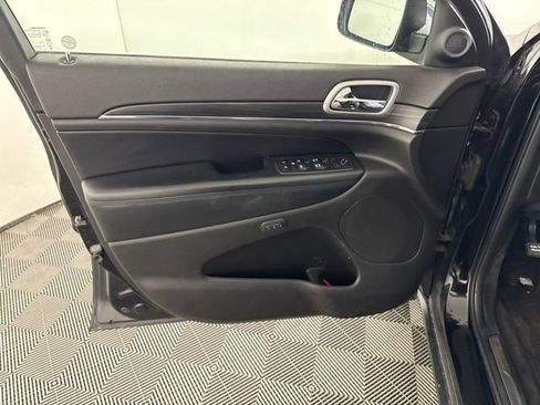 Used 2019 Jeep Grand Cherokee Limited AWD/4WD image 24