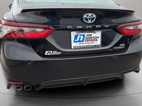 Used 2021 Toyota Camry SE w/ Audio Upgrade Package FWD image 12