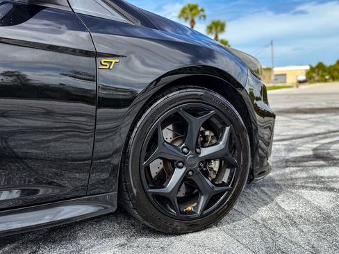 Used 2017 Ford Focus ST image 4