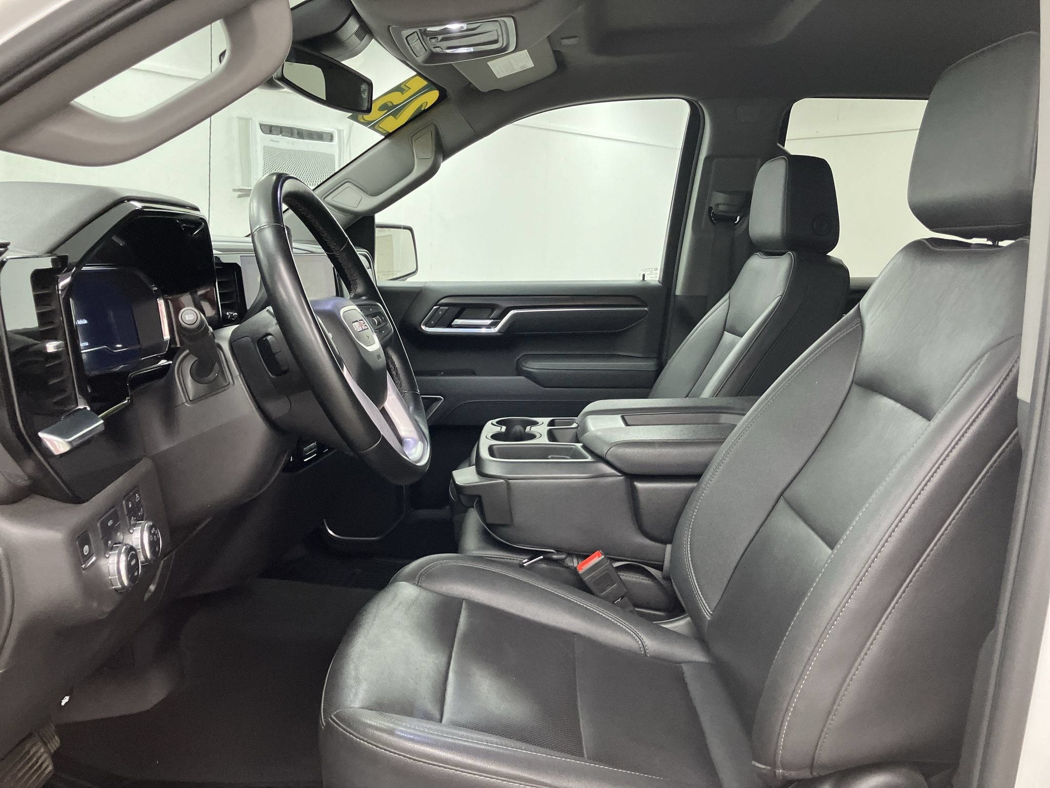 Used 2025 GMC Sierra 1500 SLT AWD/4WD image 9