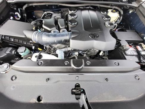 Used 2017 Toyota 4Runner SR5 Premium image 10