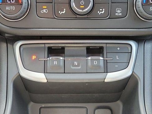Used 2024 GMC Terrain SLE w/ Driver Convenience Package FWD image 27