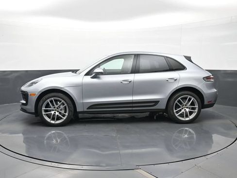 Certified 2022 Porsche Macan AWD/4WD image 2