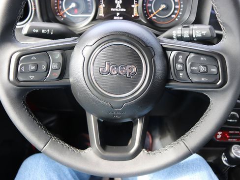 Used 2026 Jeep Wrangler Unlimited Rubicon AWD/4WD image 30