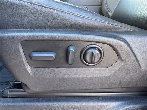 Used 2022 GMC Sierra 2500 SLT w/ SLT Preferred Package image 15