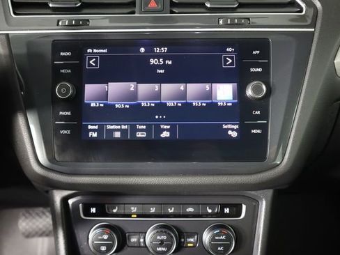 Used 2020 Volkswagen Tiguan SE w/ Panoramic Sunroof Package image 42