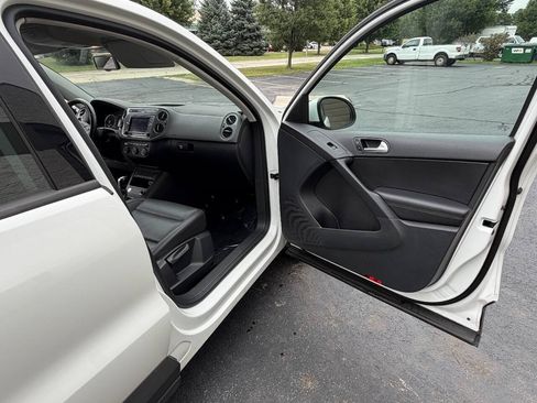 Used 2017 Volkswagen Tiguan S FWD image 24