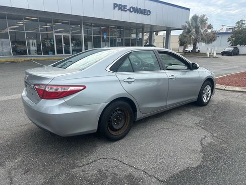 Used 2017 Toyota Camry LE image 3