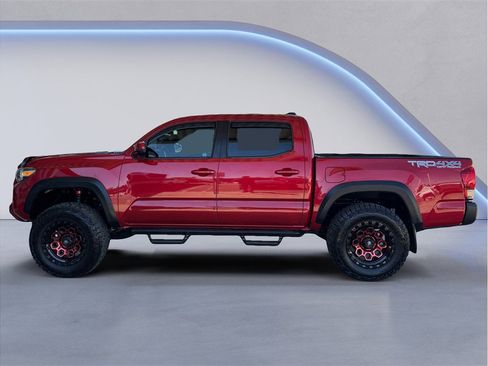 Used 2017 Toyota Tacoma TRD Off-Road w/ Tow Package AWD/4WD image 3