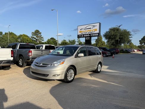 Used 2009 Toyota Sienna XLE FWD image 3