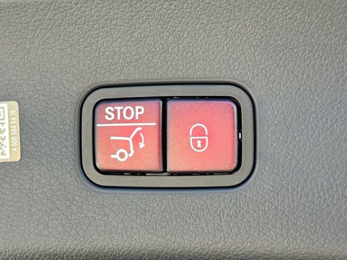 New 2025 Mercedes-Benz GLC 43 AMG 4MATIC Coupe image 14