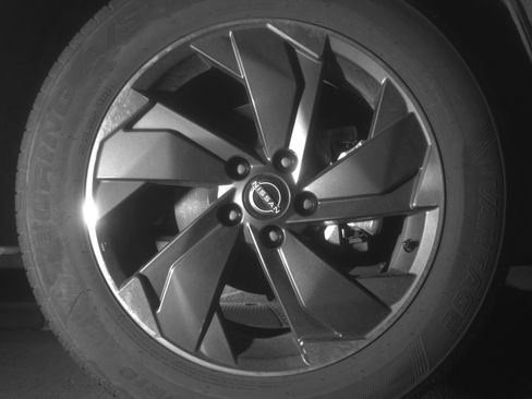 Used 2025 Nissan Rogue SV FWD image 13