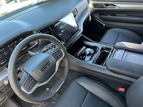 New 2026 Jeep Grand Wagoneer 4WD image 15