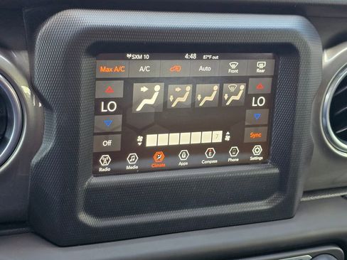 Used 2018 Jeep Wrangler Unlimited Sahara w/ LED Lighting Group AWD/4WD image 40