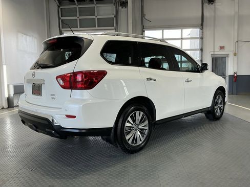 Used 2018 Nissan Pathfinder SV image 39
